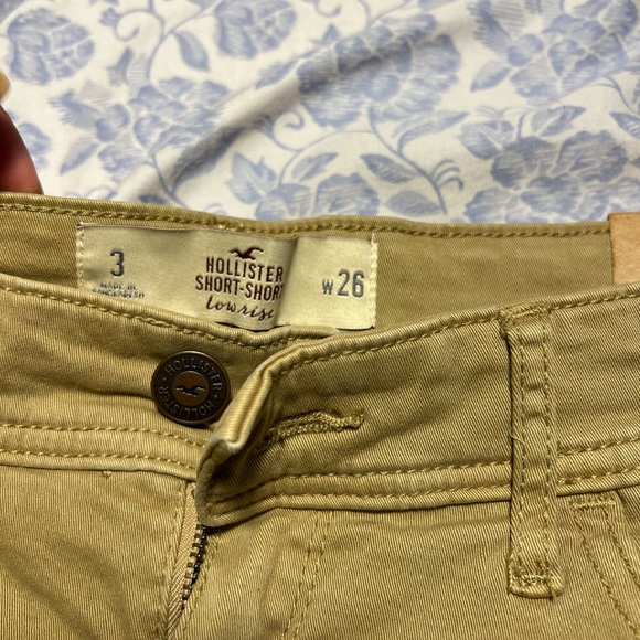 Hollister Jean Shorts - Picture 2 of 4